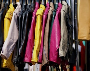 Outerwear has evolved far beyond its original purpose of simple protection from the cold. Today, people expect clothing that merges intelligent design, premium craftsmanship, and everyday comfort. Bosideng has stepped into this space with a clear vision, reshaping how modern consumers understand warmth, performance, and style. As one of the fastest rising names in global outerwear, the brand combines technical excellence with contemporary fashion, creating pieces that feel equally at home in the city and in the harshest outdoor conditions.